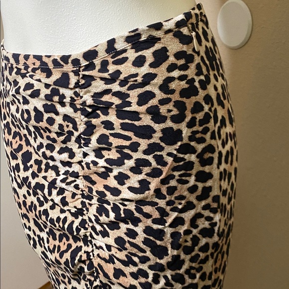 H&M leopard slit front shirred viscose maxi skirt 🐆💕6 - Picture 4 of 12